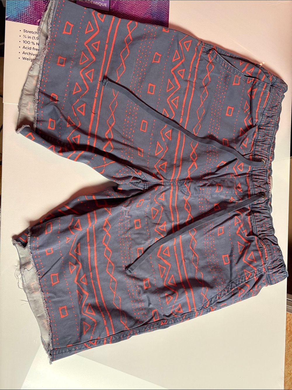 Arizona Jean Company Men's Gray Shorts with Coral Pattern